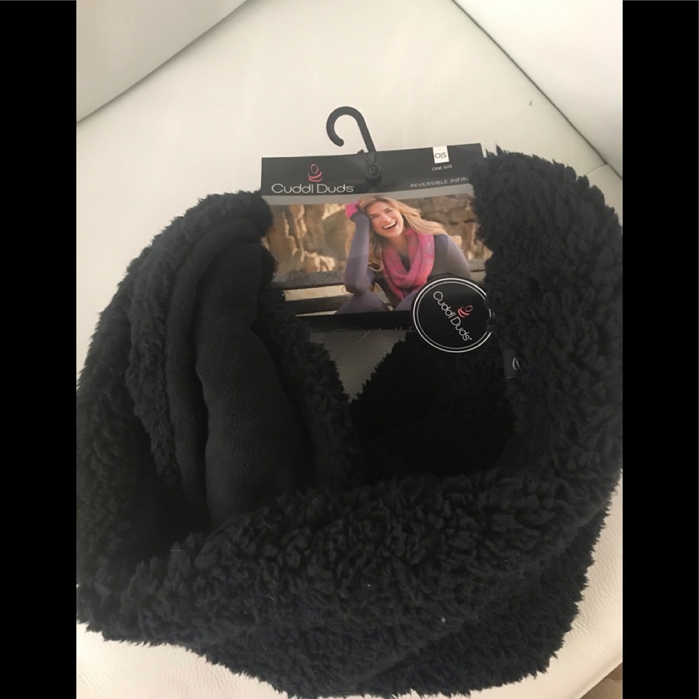 Reversible infinity scarf and knit mittens